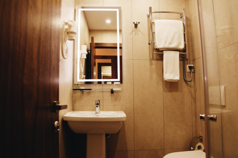 Bathroom 3, Gregory hotel, Central