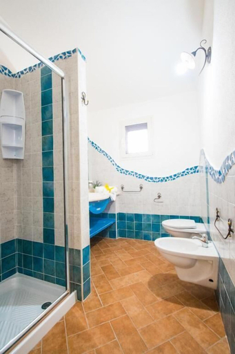 Bathroom 3, Micali, Nuoro
