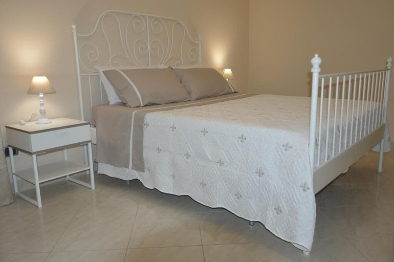 Bedroom 2, La Colomba B&B, Bari