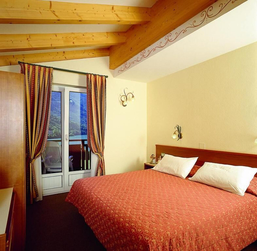 Bedroom 5, Hotel Des Alpes, Trento