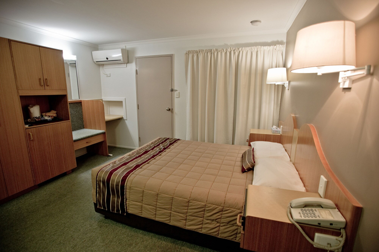 Bedroom 2, Centrepoint Motor Inn, Rockhampton