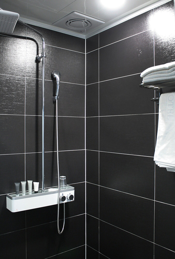 Bathroom 4, Rosabell Hotel, Ansan