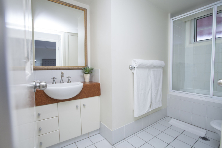 Bathroom 5, Marrakesh Apartments, Gold Coast