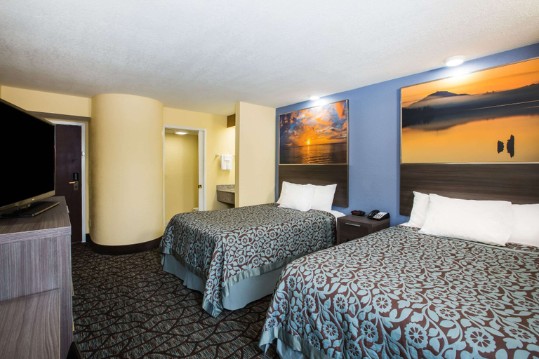 Bedroom 3, Days Inn by Wyndham Blue Springs, Kansas City