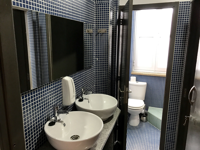 Bathroom 4, Urban Garden Porto Central Hostel, Porto