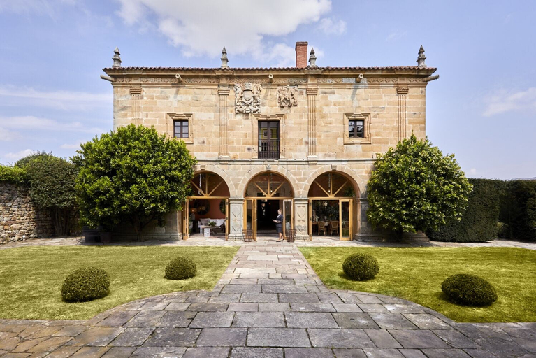 Exterior & Views 2, Helguera Palacio Boutique & Antique, Cantabria