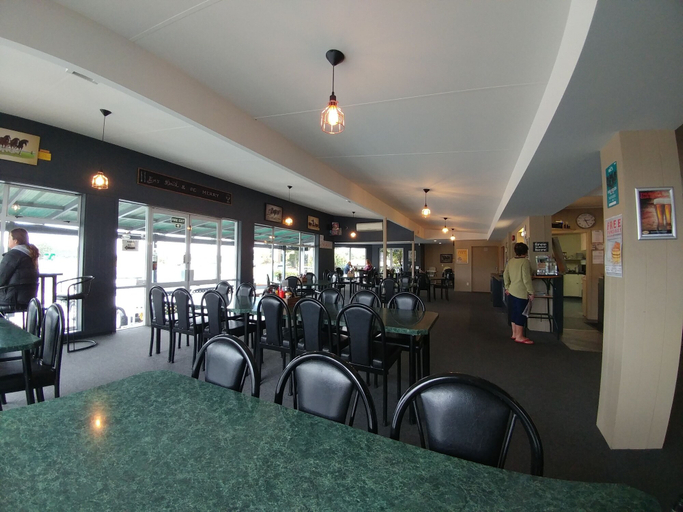 Food & Drinks 3, Pineacres Motel and Park, Waimakariri