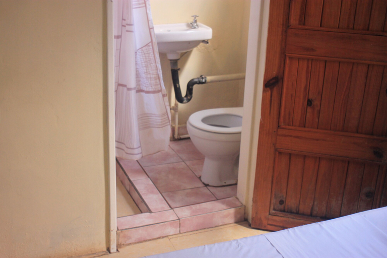 Bathroom 3, Purview Lodges, Kafue