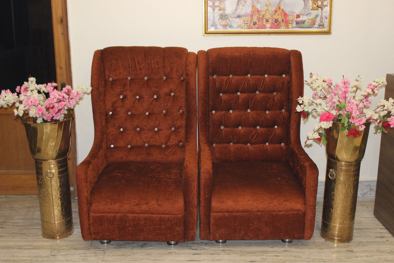 Others 5, Hotel Nek, Reasi