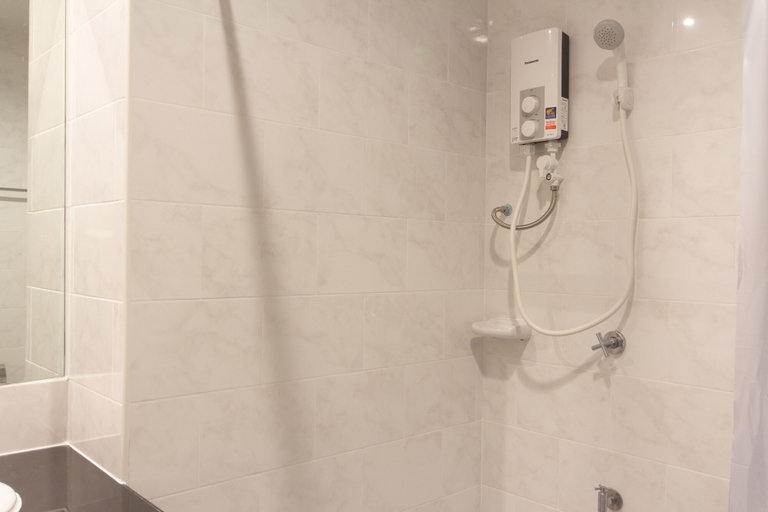 Bathroom 4, Donchan Grand Hotel, Muang Chiang Mai