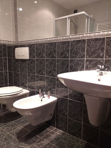 Bathroom 3, Hotel Cavalieri Pinerolo, Torino