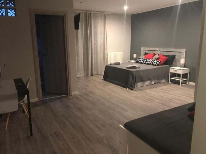 Bedroom 4, Raya 28, Bari