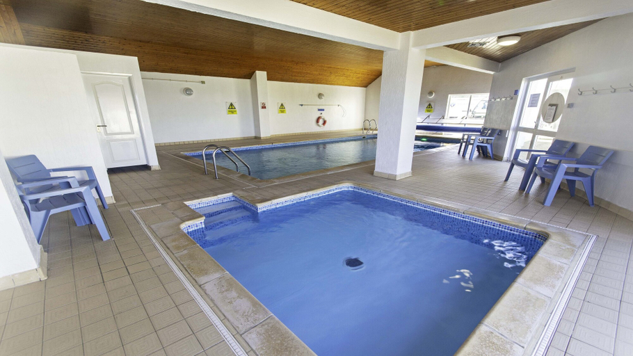 Sport & Beauty 5, Clifton Court Apt 19 With Heated Pool, Devon