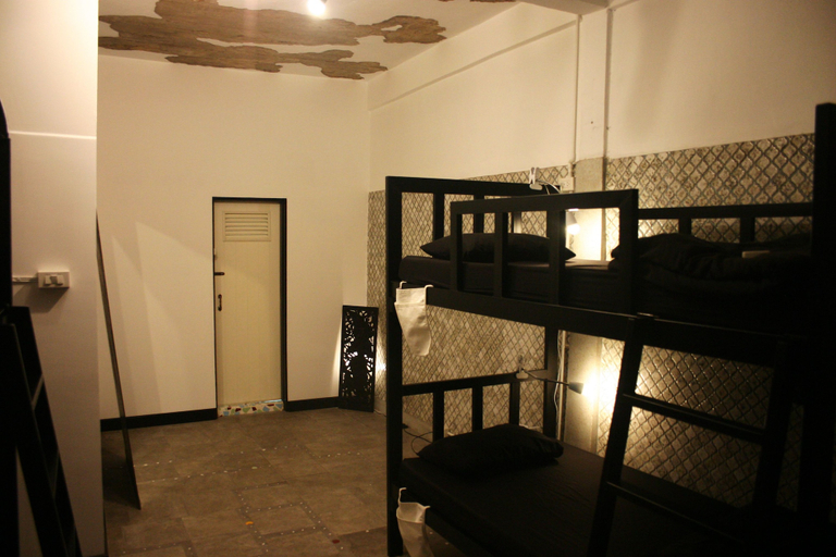 Others 4, Born Free Hostel, Phra Nakhon