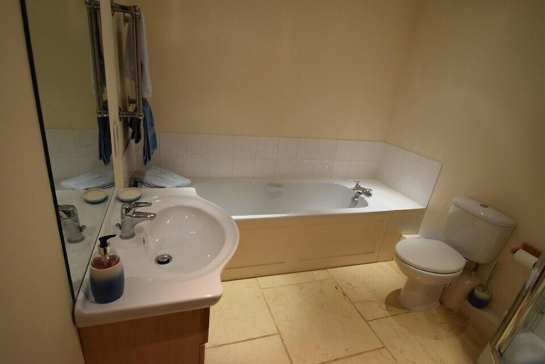 Bathroom, The Oaks, Gloucestershire
