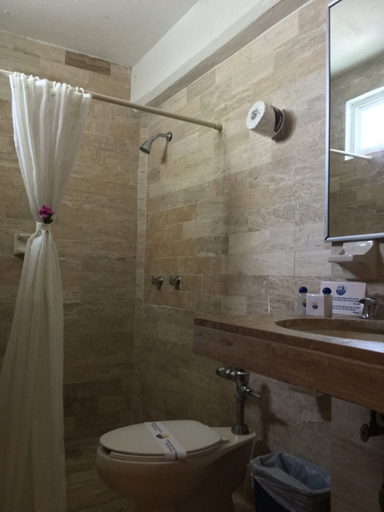 Bathroom 4, Hotel Plaza Cozumel, Cozumel