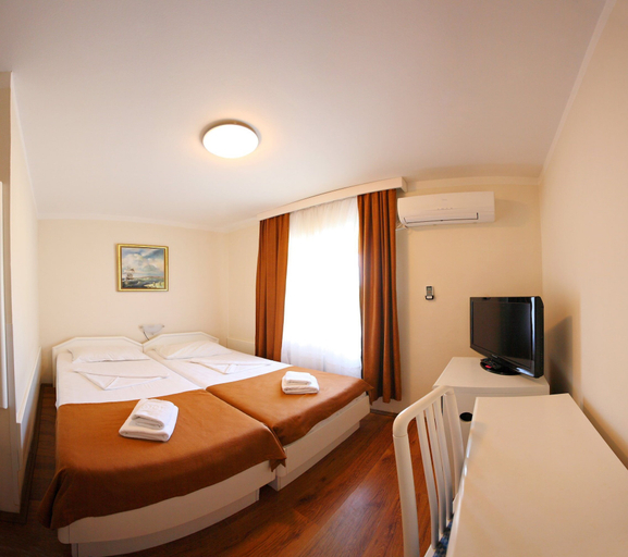 Bedroom 3, XANADU