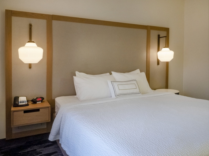 Bedroom 2, Fairfield Inn & Suites by Marriott Hazleton, Luzerne