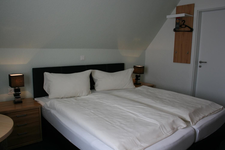 Bedroom 4, Hotel Haus Wittwer, Emden