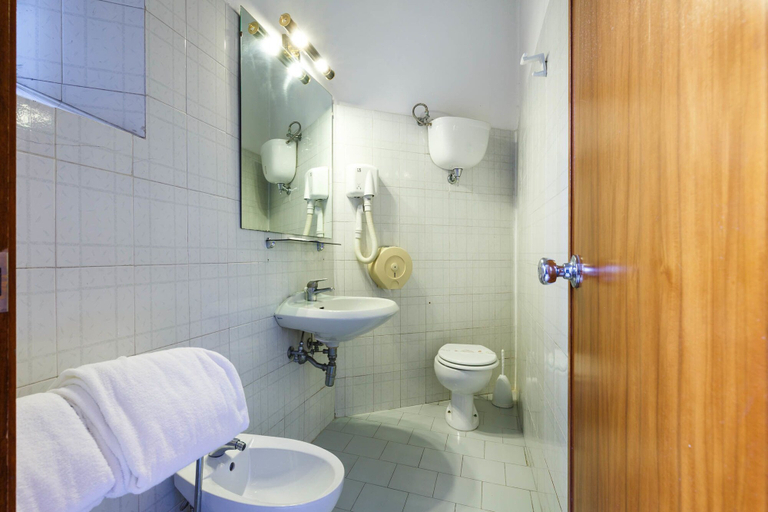 Bathroom 3, Repubblica Hotel Rome, Rome