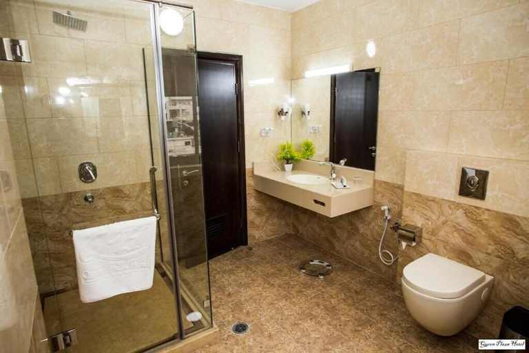 Bathroom 3, Queen Plaza Hotel, Hebron