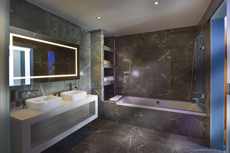 Bathroom 5, Pernera Beach Hotel