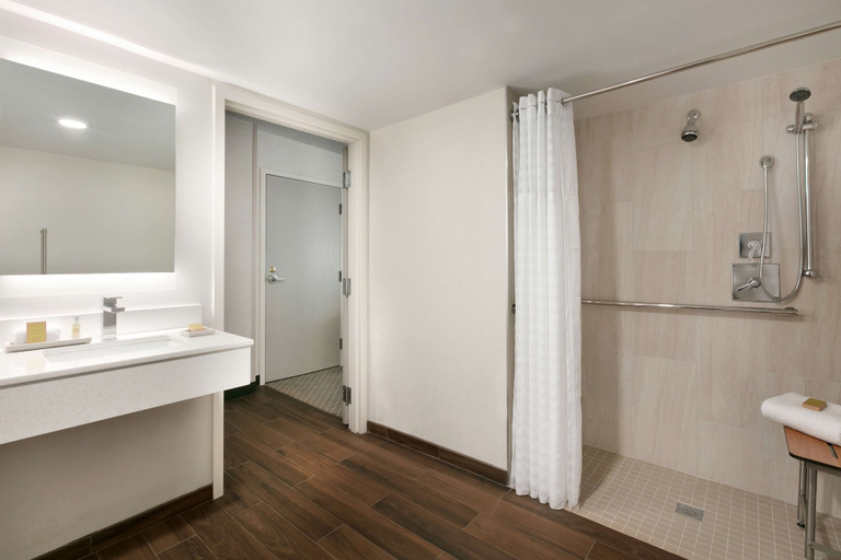 Bathroom 5, Doubletree by Hilton McLean Tysons, Fairfax