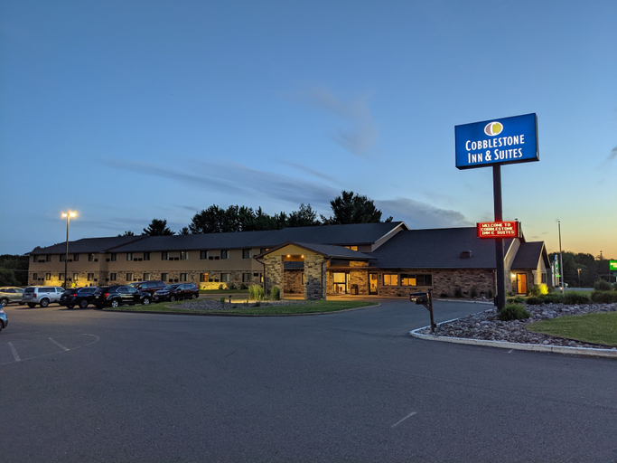 Exterior & Views 2, Cobblestone Inn & Suites - Merrill, Lincoln