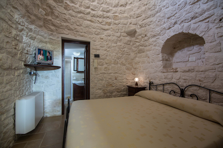 Bedroom 3, Trulli San Leonardo, Bari