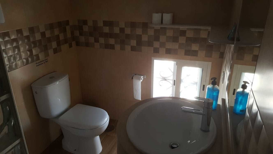 Bathroom 5, Hostal Málaga, Cádiz