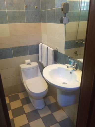 Bathroom 5, Sun Beach Hotel, Cotonou
