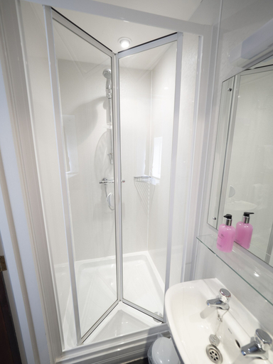 Bathroom 3, The Rest and Be Thankful Inn, Somerset