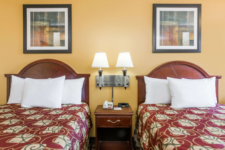 Bedroom 3, Days Inn by Wyndham Blakely, Early