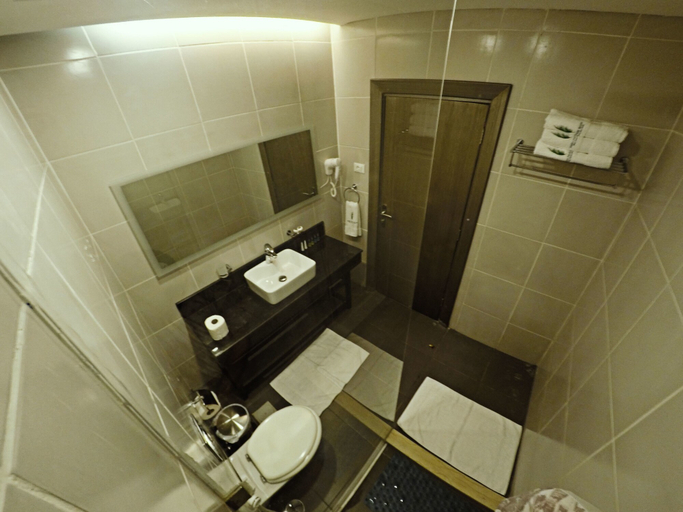 Bathroom 5, Sierra Palms Resort, Western Urban