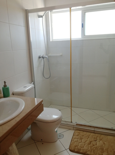 Bathroom 3, Terra Kriola Seaview Apartments