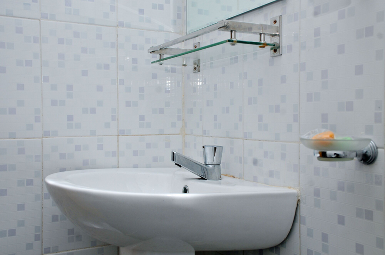 Bathroom 5, Myr-o Homestay, N. Palatha Central