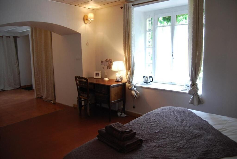 Bedroom 4, Les Insolites de la Pouillyzotte, Nièvre
