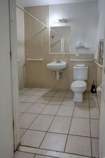 Bathroom 3, Richard's Hotel, Broward