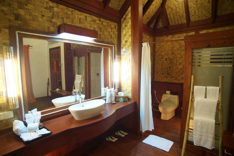 Bathroom, Pristine Lotus Resort, Taunggye