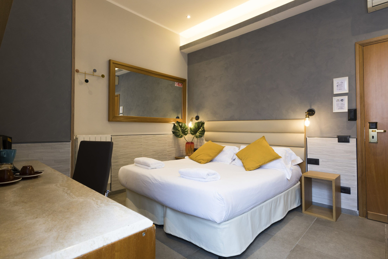 Bedroom 3, Seven, Rome