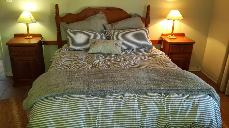 Bedroom, Luiperdkloof Trout Lodge, Amajuba