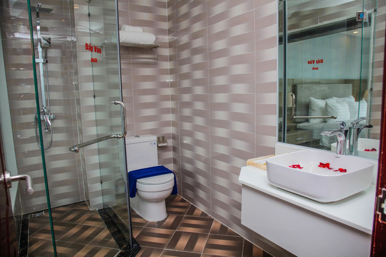 Bathroom 3, Golden Rose Hotel Danang, Da Nang