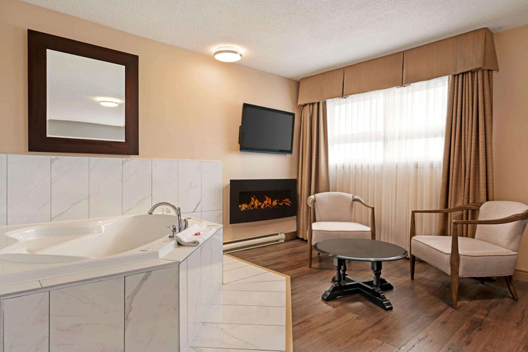 Bathroom 5, Days Inn by Wyndham Fredericton, York