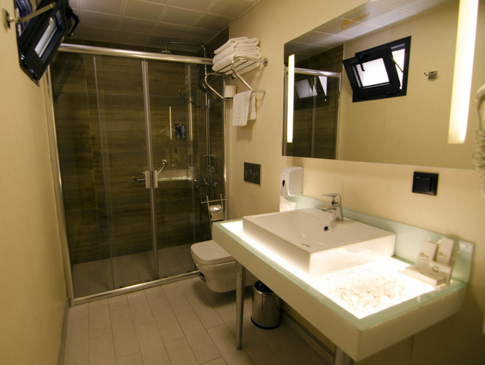 Bathroom 5, Tempo Fair Suites, Bakırköy