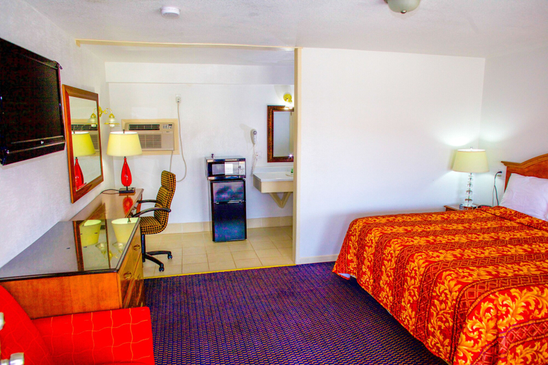 Bedroom 4, Knights Inn Harrisonville, Kansas City
