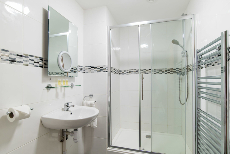 Bathroom 2, Marine Apartment, Ceredigion