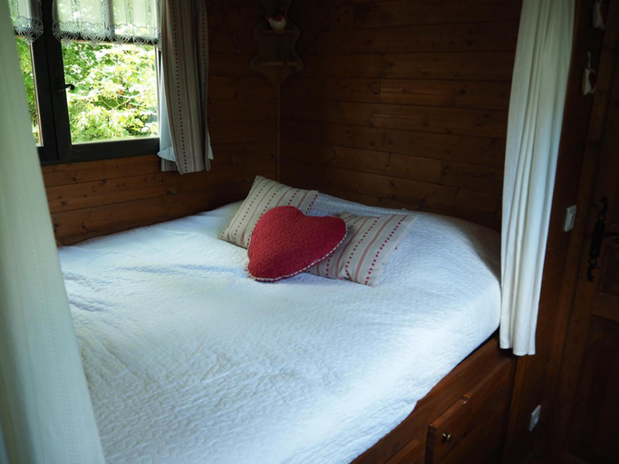 Bedroom 3, La roulotte des Mousquetaires, Gers