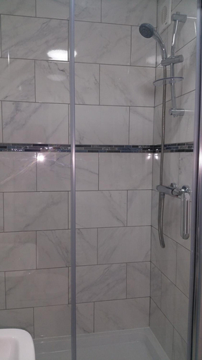 Bathroom 3, Ali Inn, Oxfordshire