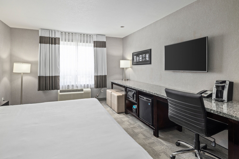 Bedroom 2, Home Inn and Suites Regina Airport, Division No. 6