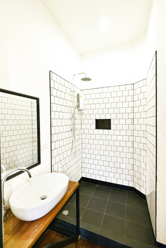 Bathroom 3, The Rommanee Classic Guesthouse, Pulau Phuket